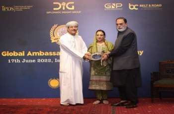 تكريم سفیر عمان لدی باکستان بجائزة السفراء العالمية لعام 2022م