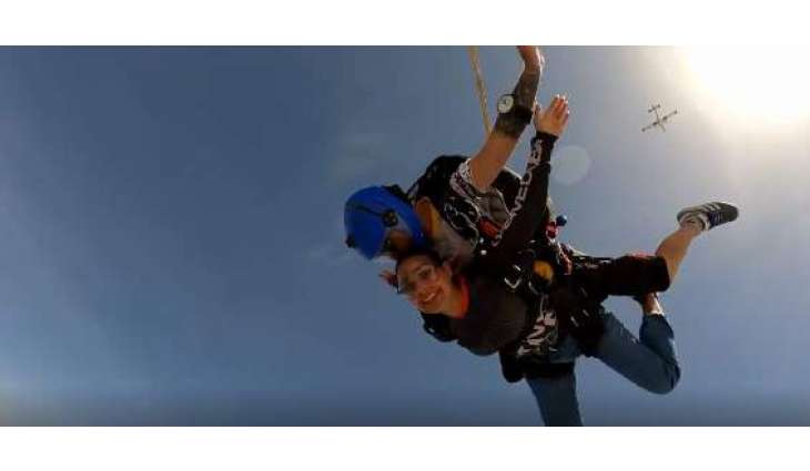 Iqra stuns fans by skydiving in Dubai