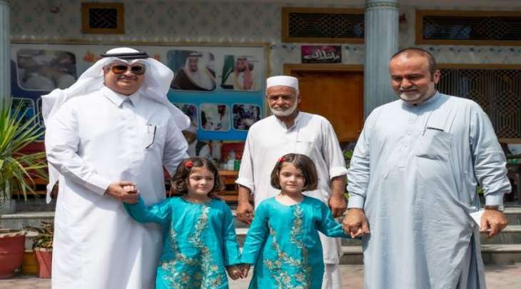 السفيرالسعودي لدی اسلام آباد يطمئن على الطفلتين التوأم السيامي