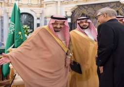 الملک السعودي یھنئي رئیس باکستان علوي بمناسبة حلول یوم الاستقلال