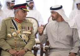 رئیس أرکان الجیش الباکستاني یجتمع برئیس دولة الامارات الشیخ محمد بن زاید آل نھیان