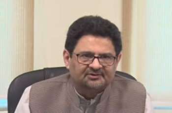 Miftah defends increase in petrol prices after backlash from Nawaz Sharif