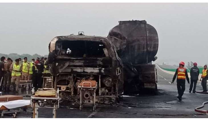 Coach-oil tanker collision: 20 People died, six injured