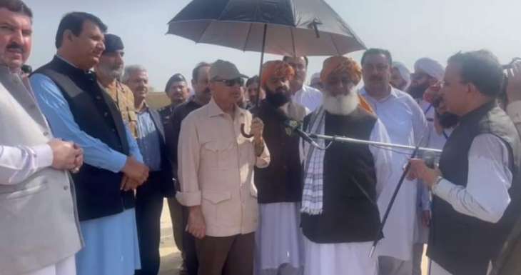 PM visits Tank to review relief, rehabilitation work in flood-affected areas