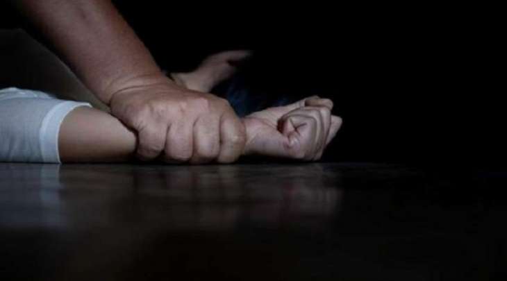تأجیل محاکمة شاب مصري بتھمة اغتصاب خطیبتہ داخل منزلہ