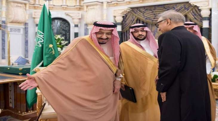 الملک السعودي یھنئي رئیس باکستان علوي بمناسبة حلول یوم الاستقلال