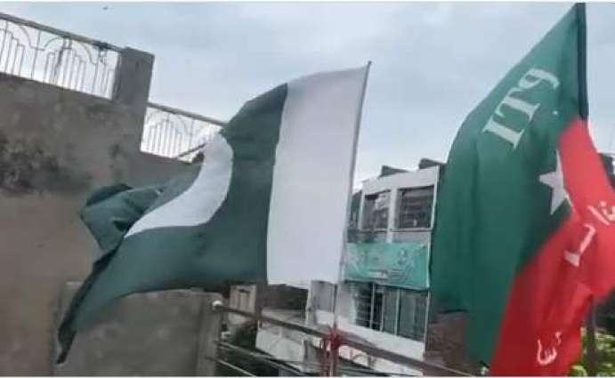 PTI leadership under fire on social media over flag hoisting issue in Lahore