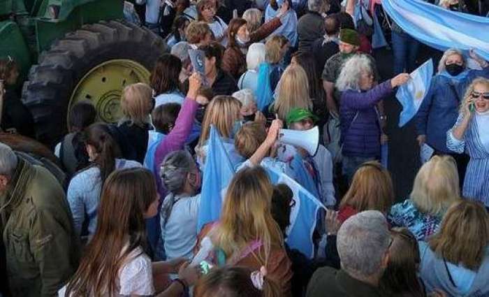 Argentines Rally in Downtown Buenos Aires Against Gov't Response to Inflation