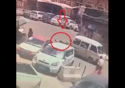شاھد : وفاة شرطي مرور خلال تأدیة عملة فی الیمن