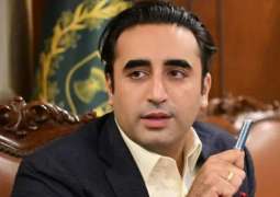 Flood Relief Fund: Bilawal presents MoFA's cheque of Rs10.5m to PM