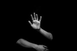 القبض علی رجلین بتھمة اغتصاب فتاة فی الیمن