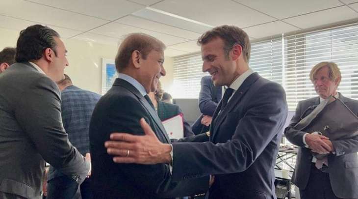 رئیس الوزراء یبحث مع الرئیس الفرنسي تعزیز العلاقات بین البلدین
