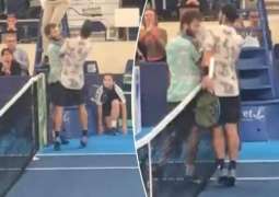 شاھد مقطع : مشاجرة بین لاعبي تنس أثناء مباراة فی أورلیانز بفرنسا
