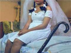 طفلة تتزوج أربعة رجال خلال شھر واحد فی مصر
