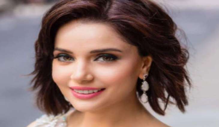 Armeena Khan shares interesting message for fans