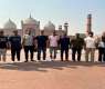 شاھد : سفیر دولة الامارات لدی باکستان یزور المسجد الملکي بمدینة لاھور