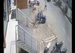 Video of girl jumping off moving rickshaw goes viral