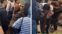 امرأة مصریة تضرب شابا بالحذاء بعد تحرش بابنتھا دخل المطعم