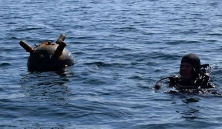 Romanian Divers Neutralize Drifting Mine in Black Sea - Navy