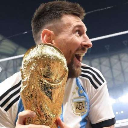 Messi’s post holding FIFA World Cup 2022 golden trophy breaks internet


 
