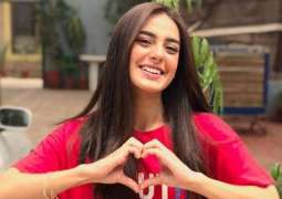 Iqra Aziz asks fans to subscribe her YouTube channel