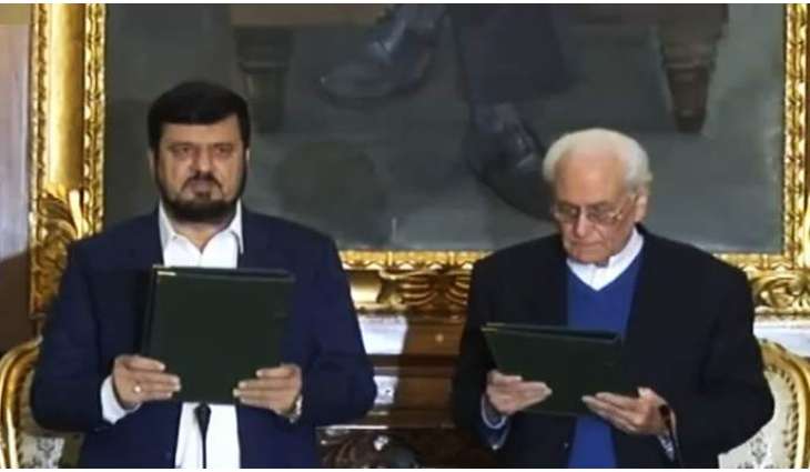 KP governor administers oath to Azam Khan as caretaker CM