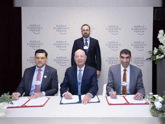 الإمارات توقع اتفاقية شراكة مع المنتدى الاقتصادي العالمي لدعم مبادرة "تكنولوجيا التجارة"