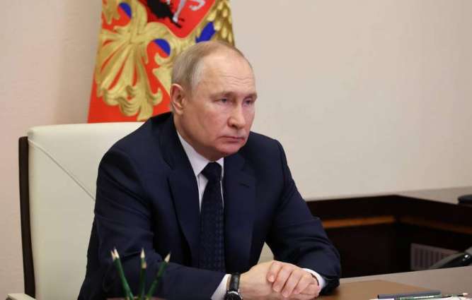 Putin Urges EAEU to Reduce Risks Created by Use of Foreign Currencies