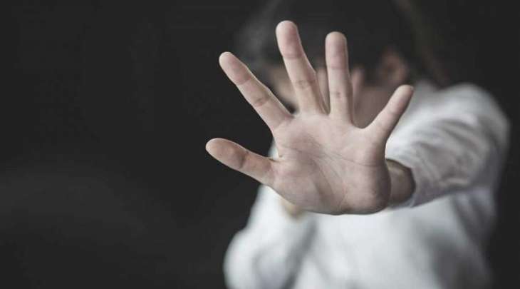 السجن الموٴبد بحق أب مصري بتھمة اغتصاب طفلتہ و استغلالھا جنسیا مقابل المال