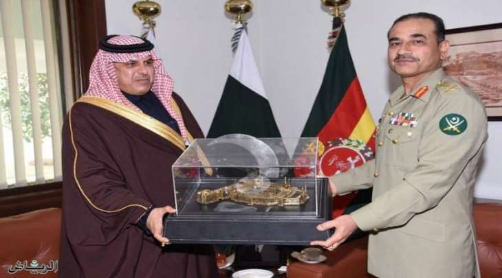 قائد الجیش الجنرال عاصم منیر یستقبل مساعد وزیر الدفاع السعودي