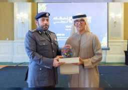 "تنمية المجتمع" تكرم شرطة أبوظبي لمشاركتها في"لحظات أبوظبي"