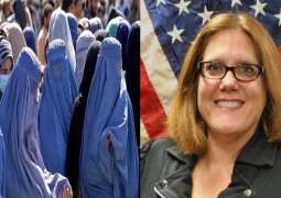السفیرة الأمریکیة بأفغانستان کارین دیکرتعتذر بسبب تغریدة
