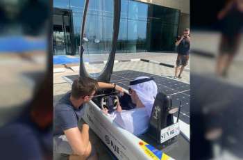 مجمع الشارقة للابتكار  يختبر سيارة الطاقة الشمسية "  ميجالوكس "