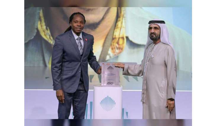 محمد بن راشد يكرّم وزير التعليم الأساسي والثانوي في سيراليون بجائزة "أفضل وزير في العالم"