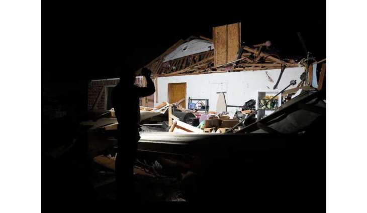 Oklahoma twisters injure 12, leave thousands without power