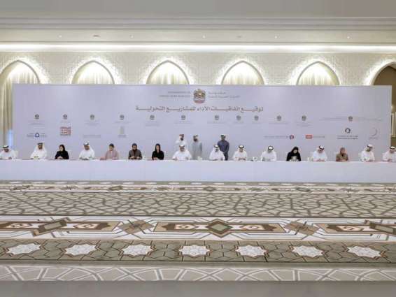 Mohammed bin Rashid witnesses the signing of a new series of performance agreements for ministers and government officials