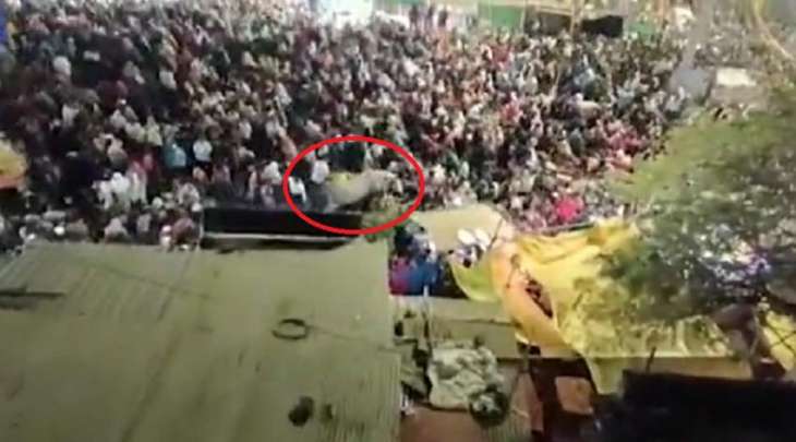 اصابة 14 شخصا اثر اقتحام ثور ضخم حشد شعبي أثناء تجمع دیني بالھند