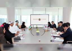 الإمارات وكوريا تناقشان فرص الاستثمار المشترك في مجالات التجارة والصناعة والتكنولوجيا  والأمن الغذائي.  