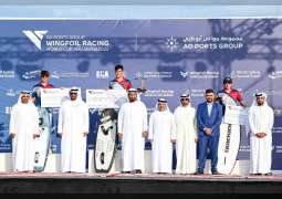 أحمد بن حمدان آل نهيان يتوج الفائزين ببطولة كأس العالم في "الوينغ فويل"
