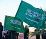 شاھد : فتاة سعودیة تتحرش بمجموعة من شباب خلال احتفالات بیوم العلم