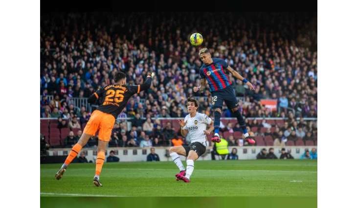 برشلونة يعزز صدارته للدوري الإسباني ويضاعف محنة فالنسيا 