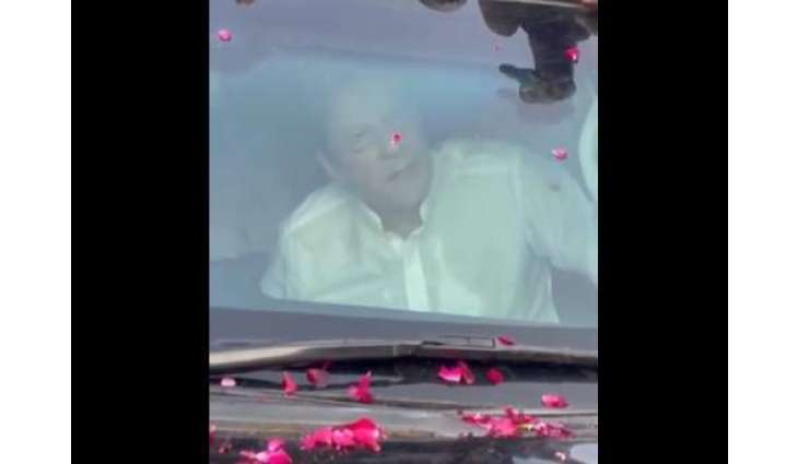 Imran Khan leads rally from Zaman Park to Data Darbar