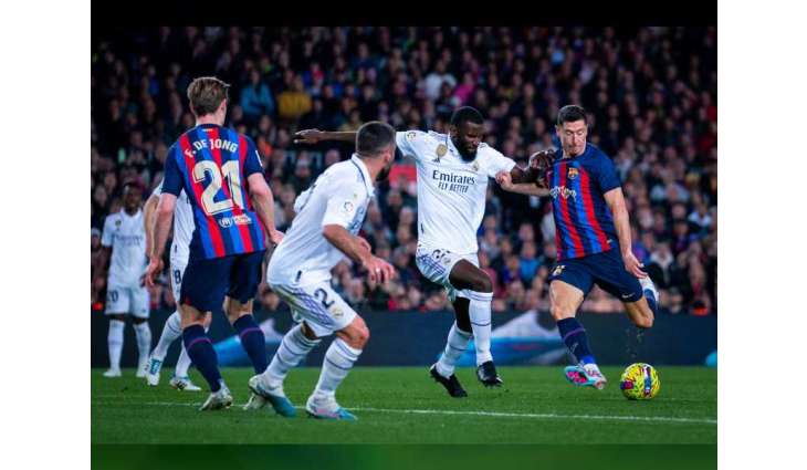 برشلونة يفوز على ريال مدريد في كلاسيكو مثير بالدوري الإسباني