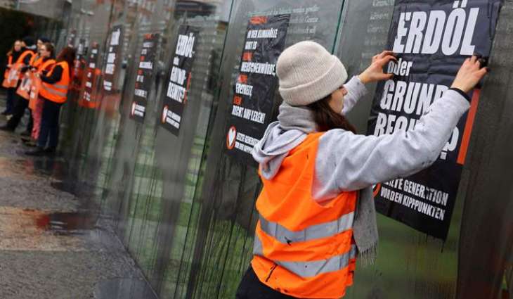 WWF Slams Climate Activists for Staining Artwork Near German Parliament