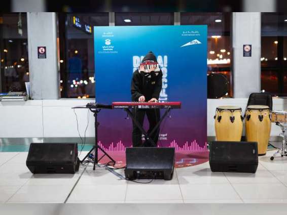 French musician mesmerises crowds with stunning ‘Mirror Head’ performance at the Dubai Metro Music Festival