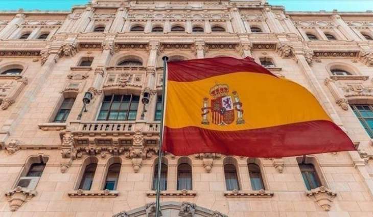 Building of Spanish Parliament Doused With Red Paint by Eco-Activists