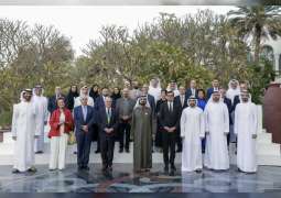 محمد بن راشد يلتقي رؤساء وأعضاء لجان "نوابغ العرب"