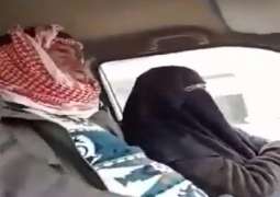 امرأة منقبة تتعرض للتحرش من قبل شخصین داخل سیارة في سوریا