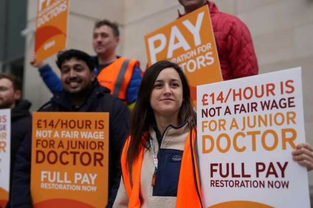 Over Half of Britons Support Junior Doctors' Strikes - Poll