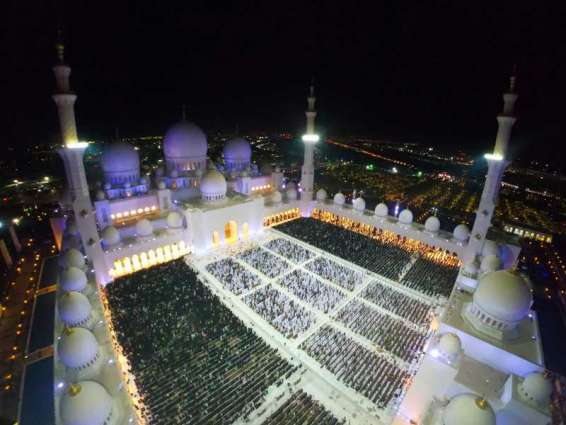 لأول مرة منذ افتتاحه..  أكثر من  60 ألف مصلٍ أحيوا ليلة الـ 27 من رمضان بجامع الشيخ زايد الكبير
